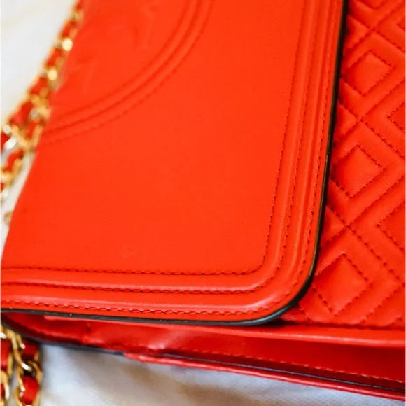 Tory Burch Fleming Convertible Shoulder Leather Bag in Brilliant Red - Picture 5 of 12